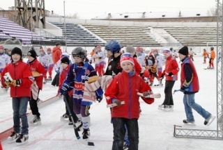 Юные хоккеисты на&nbsp;абаканском льду. Фото http://www.sk19.ru/