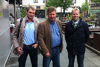 Глава Комитета по развитию FIB Ларс Веннерхольм (в центре) вместе с Евгением Епифановым и Ларсом Шепуллем ожидают появления Германии в семействе FIB (Фото worldbandy.com)