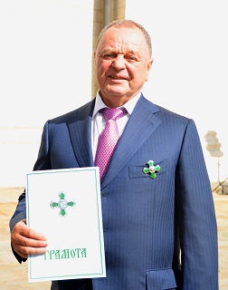 Борис Скрынник с орденом и почетной грамотой Патриархии (Фото Евгения Конова)