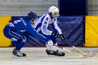 Денис Артюшин прекрасно начал хоккейный сезон, но когда теперь вернется на лед — решат врачи (Фото aykin.ru)