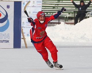 Автор «золотого» гола Евгений Иванушкин признан лучшим нападающим чемпионата мира-2014 (Фото baikal-bandy.ru)