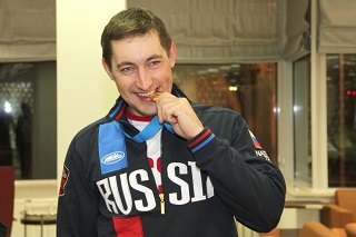 Капитан казанского «Динамо» Сергей Шабуров — с золотой медалью чемпионата мира-2014 (Фото Анны Анакуловой)