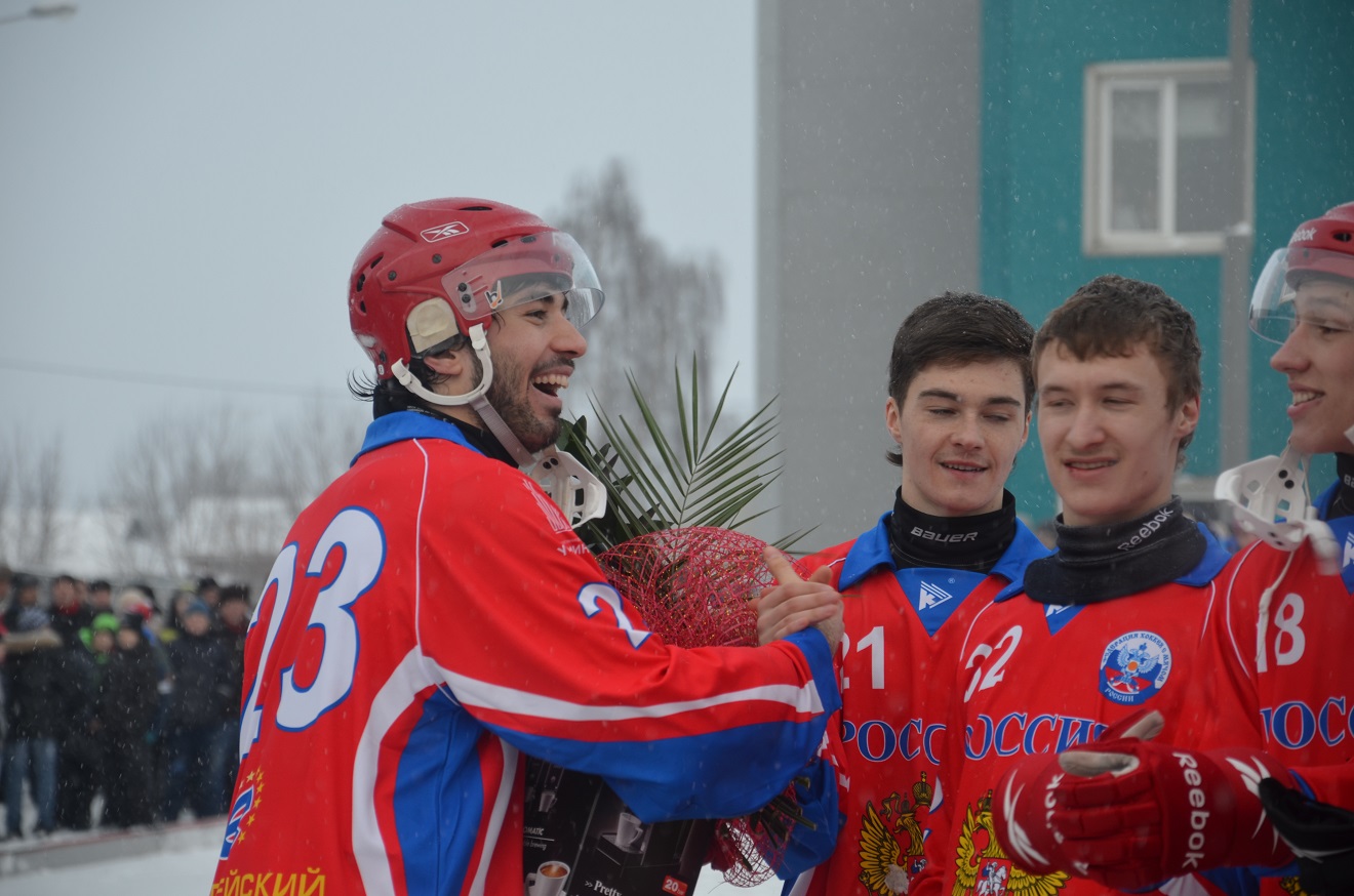 Алан Джусоев получает поздравления партнеров (Фото Евгения Конова)