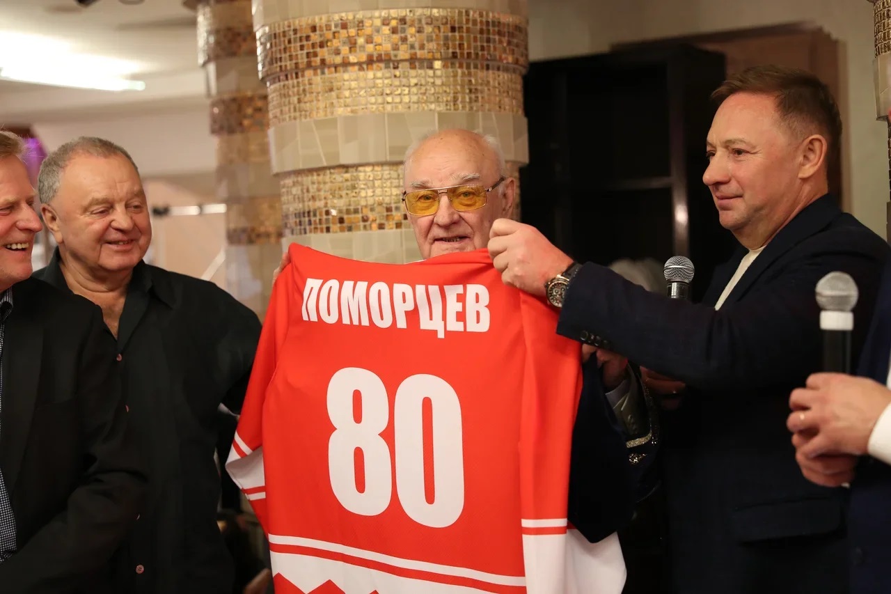 Вадим Гришпун (справа) на юбилее А.И.Поморцева.