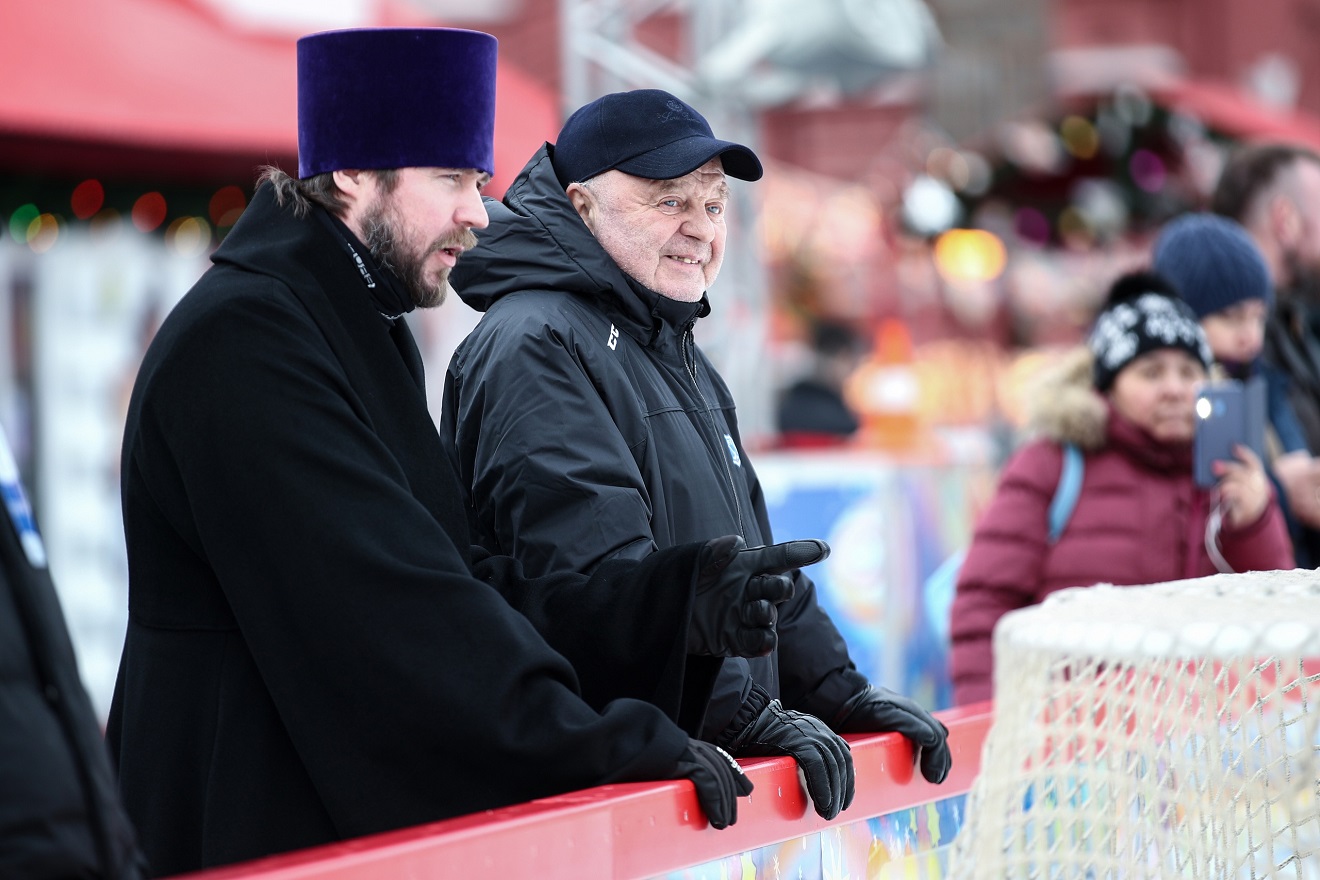 Отец Даниил и президент FIB и ФХМР Борис Скрынник (Фото пресс-службы ФХМР).